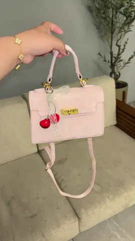 baru nih 🌸 #tascantik #taswanita #tasselempang #handbag 