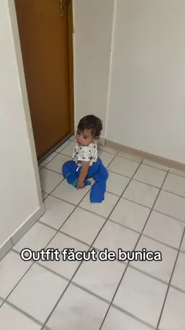 Outfit făcut de bunica @Geanina Lavric #outfit #bebe #haine #bunica #amuzant 