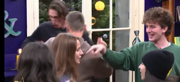 Première matinée au sein du château avec la bonne humeur.#staracademy Tout droit réservé à TF1 Endemol.