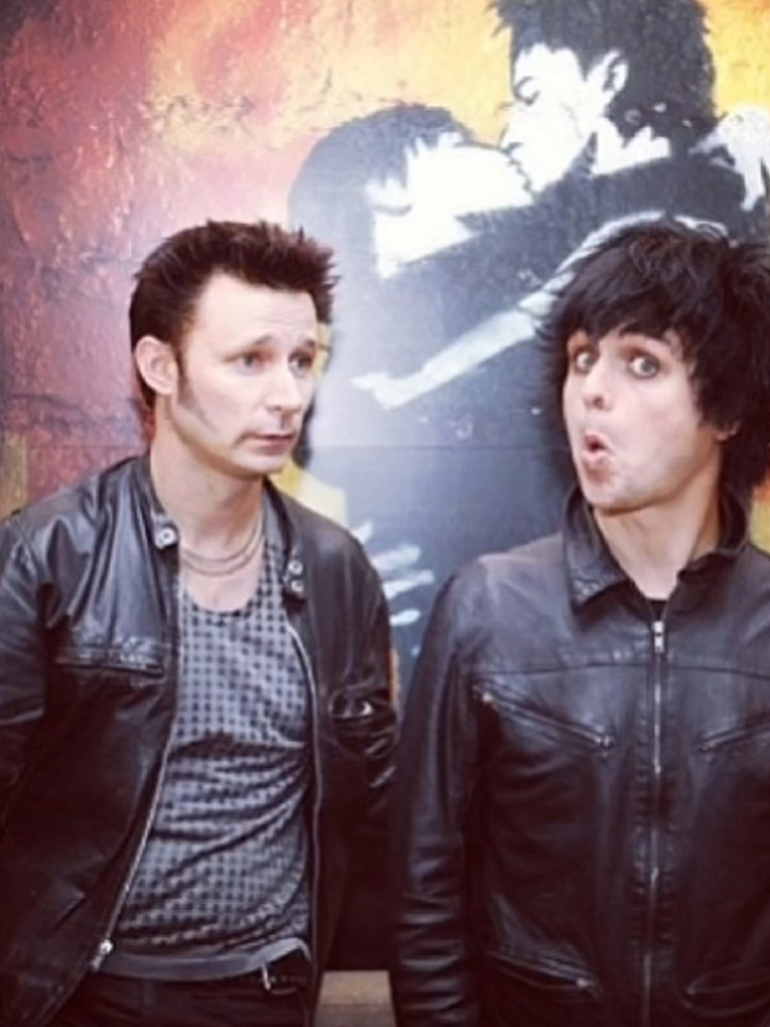 those who know: #21ctcenturybreakdown #greenday #lastnightonearthgreenday #billiejoearmstrongtrecoolandmikedirntishotilovethempleaseitsunhealthy #ilovegreendaymorethanmyself 