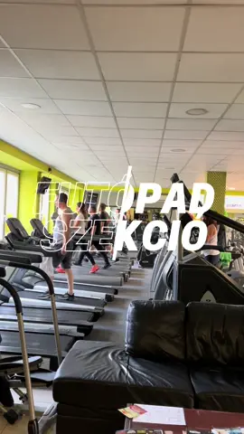 Gépparkunk egyedülálló darabja egy Alpine Runner Incline Trainer. 🏃 Különlegessége az extra nagy +30% emelkedő, melynek köszönhetően edzéseid terhelését úgy fokozhatod, mit eddig még soha. 📈 Gyere és próbáld ki még ma. Hétvégén is várunk mindenkit az alábbi nyitvatartással 8:00-20:00. 📍Debrecen, Szoboszlói út 50. #elitefitness #debrecen #elitefitnessdebrecen #debrecengym #GymTok 