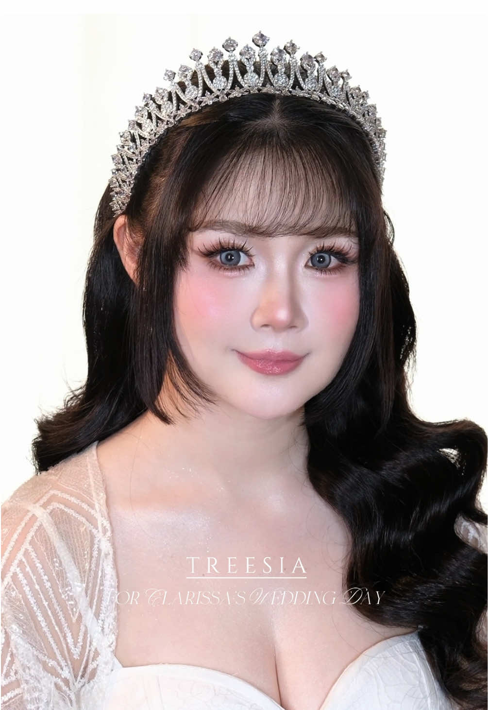 Wedding Reception for @punipun7 💗 | 𝐖𝐢𝐬𝐡𝐢𝐧𝐠 𝐲𝐨𝐮 𝐚 𝐥𝐢𝐟𝐞𝐭𝐢𝐦𝐞 𝐨𝐟 𝐥𝐨𝐯𝐞, 𝐣𝐨𝐲, 𝐚𝐧𝐝 𝐞𝐧𝐝𝐥𝐞𝐬𝐬 𝐡𝐚𝐩𝐩𝐢𝐧𝐞𝐬𝐬 𝐭𝐨𝐠𝐞𝐭𝐡𝐞𝐫. 𝐂𝐨𝐧𝐠𝐫𝐚𝐭𝐮𝐥𝐚𝐭𝐢𝐨𝐧𝐬 𝐨𝐧 𝐲𝐨𝐮𝐫 𝐛𝐞𝐚𝐮𝐭𝐢𝐟𝐮𝐥 𝐰𝐞𝐝𝐝𝐢𝐧𝐠! 𝘛𝘩𝘢𝘯𝘬 𝘺𝘰𝘶 𝘴𝘰 𝘮𝘶𝘤𝘩 𝘧𝘰𝘳 𝘧𝘶𝘭𝘭𝘺 𝘵𝘳𝘶𝘴𝘵𝘪𝘯𝘨 𝘮𝘦 𝘢𝘴 𝘺𝘰𝘶𝘳 𝘔𝘜𝘈 𝘰𝘯 𝘺𝘰𝘶𝘳 𝘸𝘦𝘥𝘥𝘪𝘯𝘨 𝘳𝘦𝘤𝘦𝘱𝘵𝘪𝘰𝘯! 𝘠𝘰𝘶 𝘸𝘦𝘳𝘦 𝘴𝘶𝘤𝘩 𝘢 𝘬𝘪𝘯𝘥, 𝘱𝘰𝘴𝘪𝘵𝘪𝘷𝘦, 𝘢𝘯𝘥 𝘣𝘦𝘢𝘶𝘵𝘪𝘧𝘶𝘭 𝘴𝘰𝘶𝘭 — 𝘪𝘵 𝘸𝘢𝘴 𝘵𝘳𝘶𝘭𝘺 𝘢 𝘫𝘰𝘺 𝘵𝘰 𝘣𝘦 𝘱𝘢𝘳𝘵 𝘰𝘧 𝘺𝘰𝘶𝘳 𝘴𝘱𝘦𝘤𝘪𝘢𝘭 𝘥𝘢𝘺. ____ Makeup by T R E E S I A Hair @hairdoby_tia #wedding #muajakarta #ivteam #muatangerang #punipun 