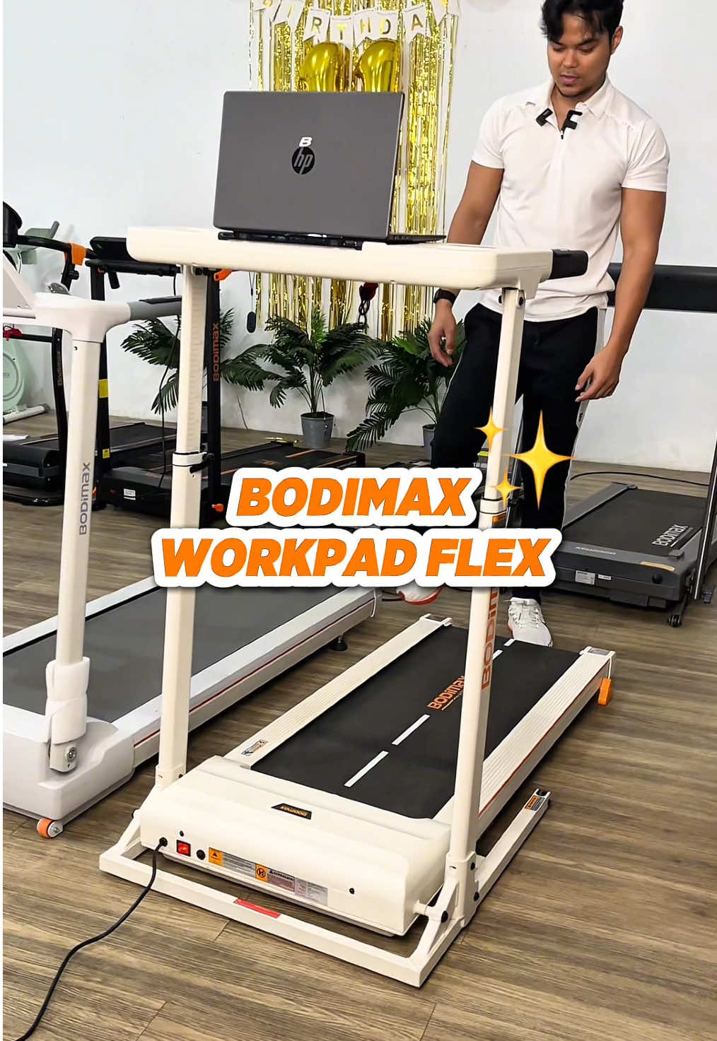 Kerja sambil olahraga?😱 Mau tau sensasinya gimana? Yuk jemput di keranjang kuning postingan ini Max! 🛒✨ #Bodimax11thAnniversary #Carniva1OfStrength #Ce11ebratingYou #AkuPilihBodimax 