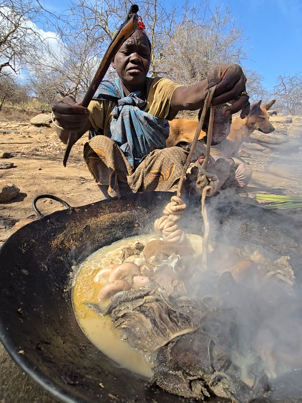 yummy yummy 😋 #chaaba #dudukwe #hadzabetribe #wildlife #africancrazylife 