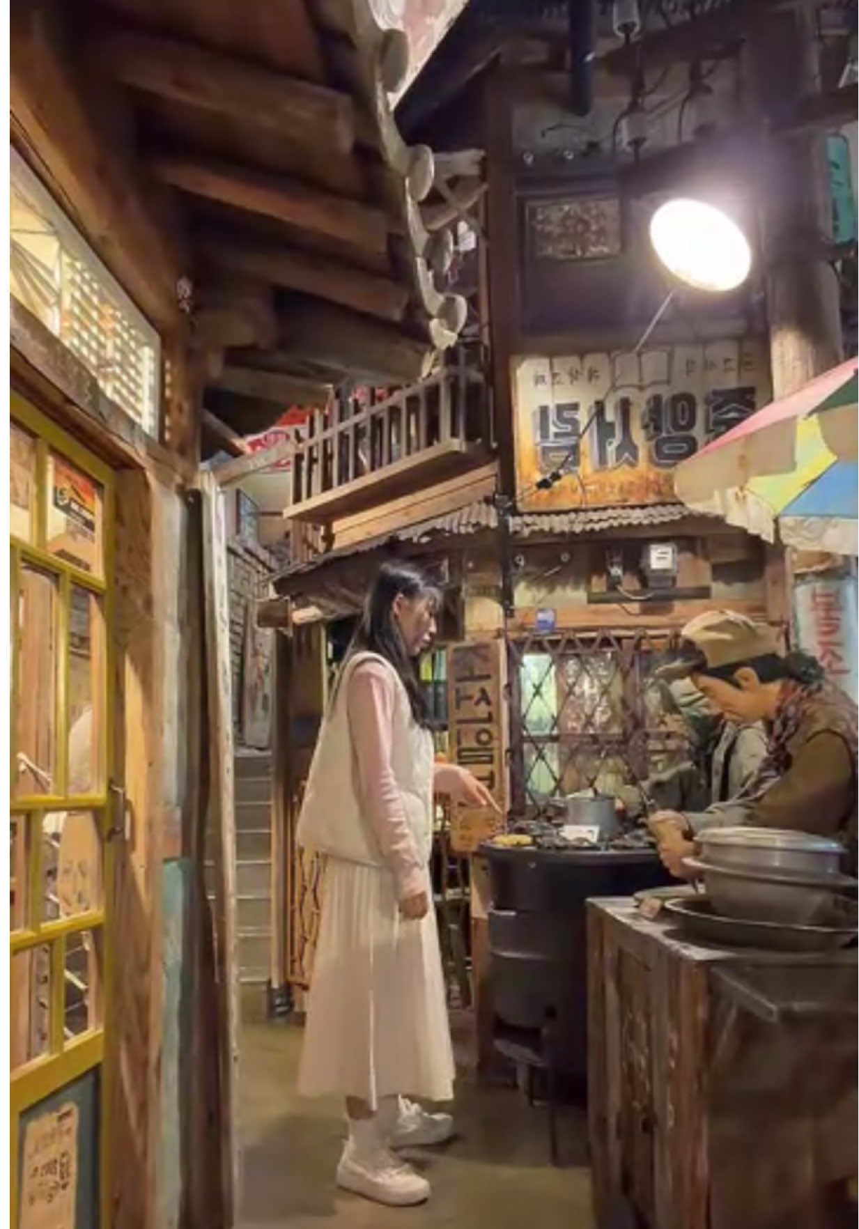 Time-traveled back to 1950s Korea ⏳ 1950년대 한국으로 쓩~ 시간여행! 🐹🪄 A day when my mental state got completely wrecked by internet issues… but I made it back safely anyway 🪄 What happened to the video quality though 😭🥺 You got to experience 1950s Korea and visit a pretty café—how was it?! Did you have fun?! 💫 #korea #fyp #viral #travel #museum