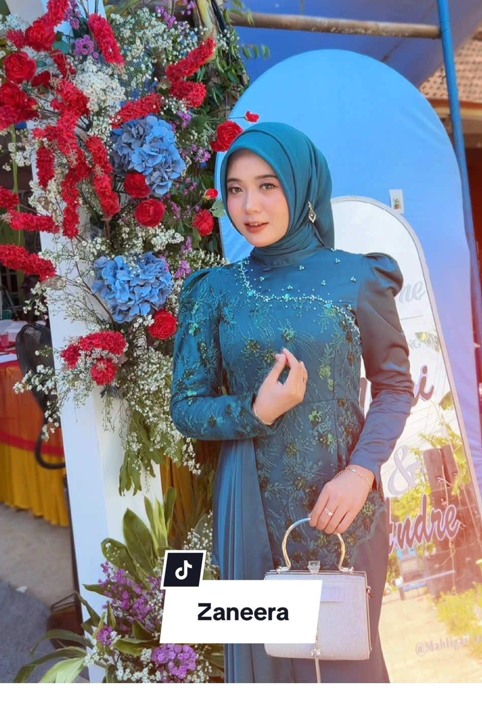 Membalas @boboiboy Apa ga menyala dress secakep ini dipakai ke kondangan 😍❤️ #dresscantik #dresskondangan #kontenkondangan #dressmewah #fyp 