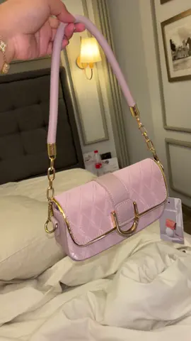 💕 #tascantik #taswanita #shoulderbag 