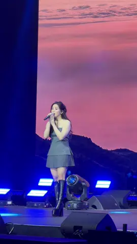 Finally! I heard you sing live 😍 @Moira Dela Torre #asapvancouver 😆#loisaandalio #jarrengarcia #kdestrada #alexailacad  