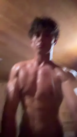 Sauna pump | Videocredits: @_ #abs #sauna #back #aesthetics #backmuscles 