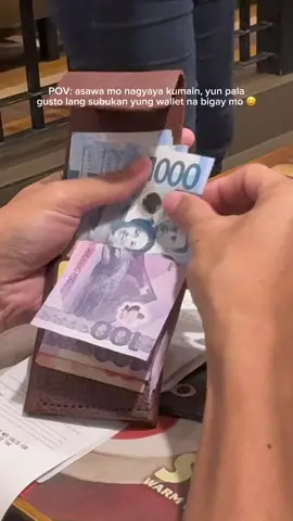 Alam mo maganda yung wallet dahil gusto agad gamitin 😂 #sleek #wallet #genuineleather #trending 