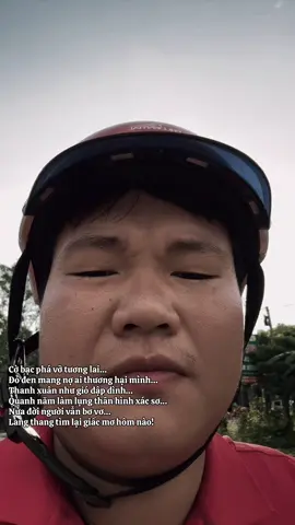 Cờ bạc phá vỡ tương lai… Đỏ đen mang nợ ai thương hại mình… Thanh xuân như gió dập dình… Quanh năm làm lụng thân hình xác sơ… Nửa đời người vẫn bơ vơ… Lang thang tìm lại giấc mơ hôm nào!