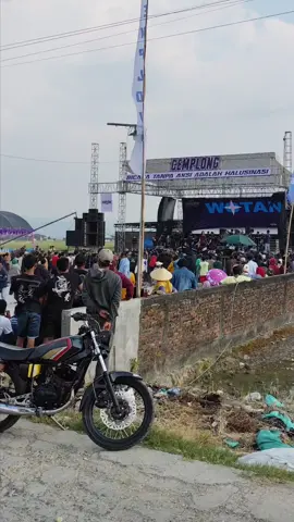 New Pallapa Cemplong Wotan Sukolilo Pati.  #newpallapa #tiaraamora #orkespati #orkespatikuduskjepara #fyp 