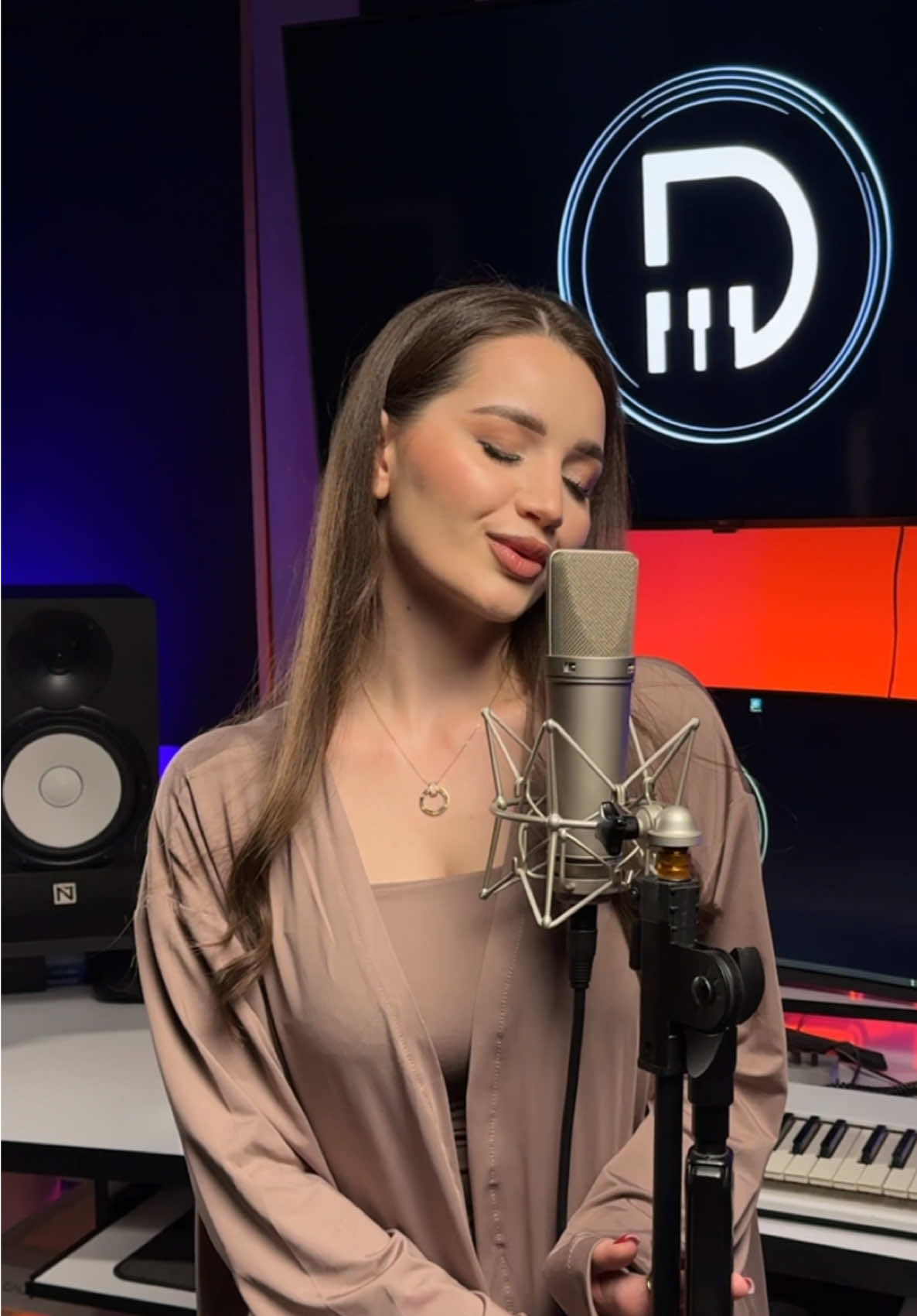 Download the track on Spotify & Apple Music 🎧  Thanks so much for the support and for listening 💖 @dowik.music 