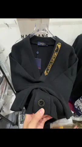 Siêu phẩm của mùa đông năm nay chất len siêu dày nặng hơn 1kg 😁, ae kh thể thiếu trong tủ đồ ‼️