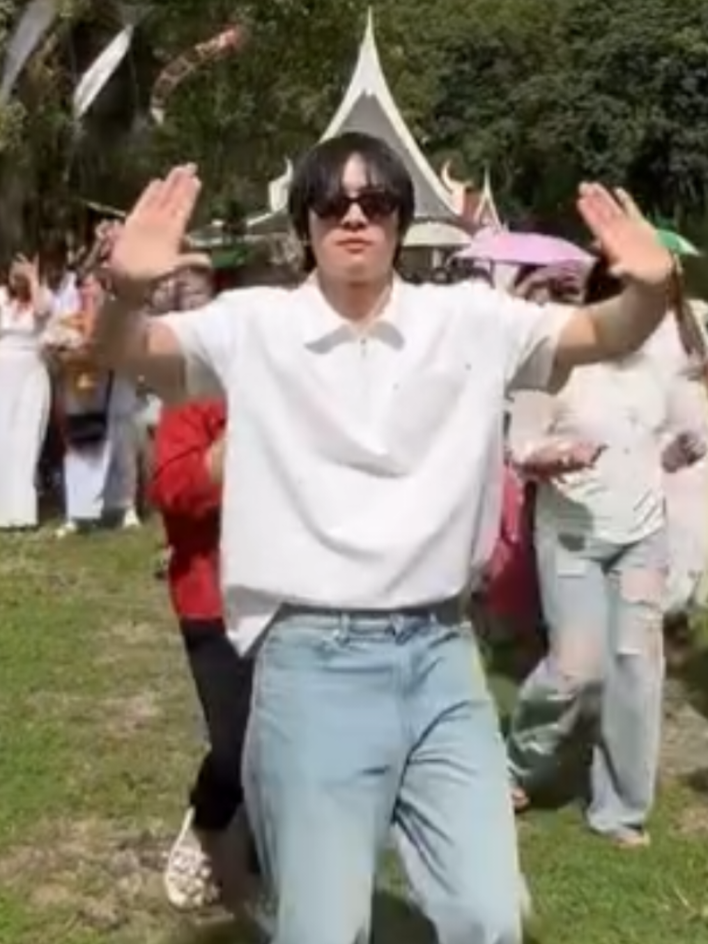 Joy in every step, kindness in every beat 🥰🎵 #ponthanapon #thanapon #thanaponaiemkumchai #boubou #fyp 