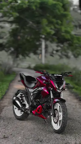 😊💝  . . . . . . . . . . #fyppppppppppppppppppppppp #fyp #foryoupage #gixxer #monotone 