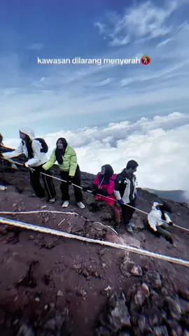 Slamet 06 September 2025 #mtslamet3428mdpl #slametviapermadiguci #slamet3428mdpl 