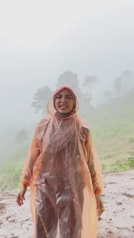 ngikutin mulu nih ujan😭