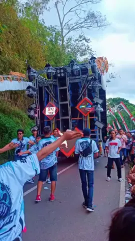 PESONA SOUND LOKAL SUPER NEW IDOLA REBORN JEMBER #newidolarebornjember #newidolareborn #carnavalbenteng #jemberhoreg #hrg_gank_official @newidolareborn @Rizky Art @yusroputrawijaya019 @RohmanHabi @CREW IDOLA REBORN AUDIO JEMBER 