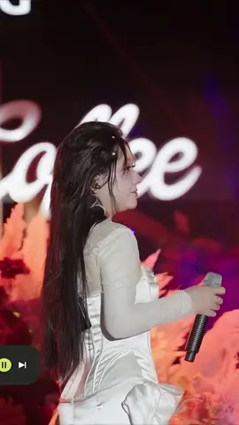 Lạc trong mơ tôi cất bước đi giữa khu rừng ... Tú Na Cover. #TikTokAwardsVN #nhactreremix #ilovetiktok #TúNa #nhaccover 