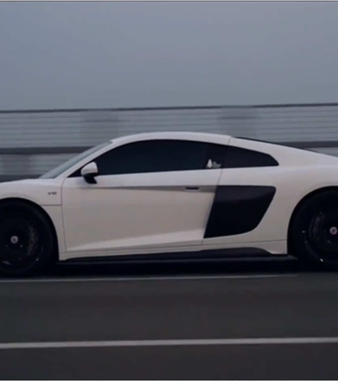 事不会压垮人，但是情绪会。 #奥迪r8 #sportscar #luxurycars #carlover #huangcar_04 #foryou 