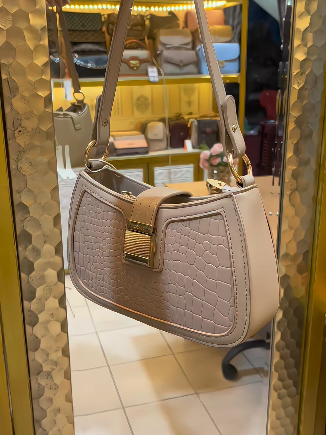 Harganya cuman segini tapi awetnya berbulan bulan #tasselempangwanita #handbagwanita #shoulderbagwanita #taswanitaelegan