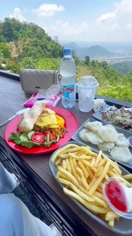 Ada tempat sebagus ini dikarawang🤏🏻🌤️#karawang #puncaksempurkarawang 