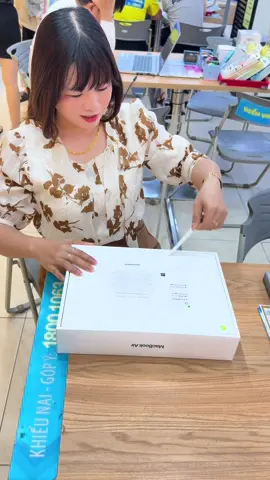 Chúc bản thân luôn xinh , sịn mịn , tỉnh và không drama . Bóc seal nhẹ em mackBook.