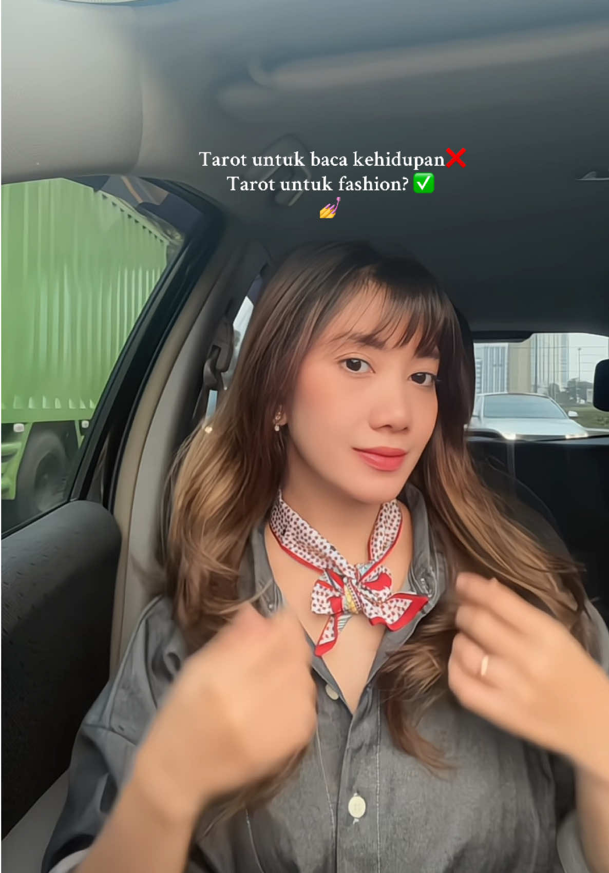 Tarot nggak selalu soal ramalan,Kadang… soal gaya juga 🤗   syal / scraf motif ✨☀️🌛 #syal #scraf #ribbon #bandana 