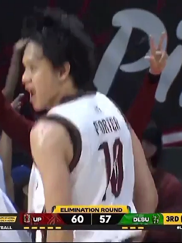 KATIPUNAN INTACT IN ARANETA 💚❤ UP Fighting Maroons comes back from down 4 late in this quarter and earning a three point lead courtesy of Terrence Fortea's 7 straight points including two threes. #UAAPSeason88MBT #StrengthinMotionHopeinAction #UPvsDLSU #DLSUGreenArchers #fyp 