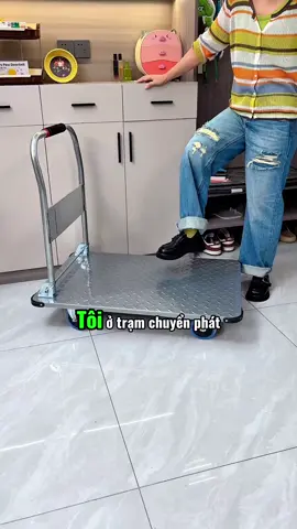 Xe đẩy hàng này là một chiếc xe sàn phẳng thực sự tốt. Nó rất tiện lợi để kéo hàng hóa và giao hàng nhanh. Nó có khả năng chịu tải tốt!! #xedayhang #xekeohang #tienich #thietthuc #jizonguyen 