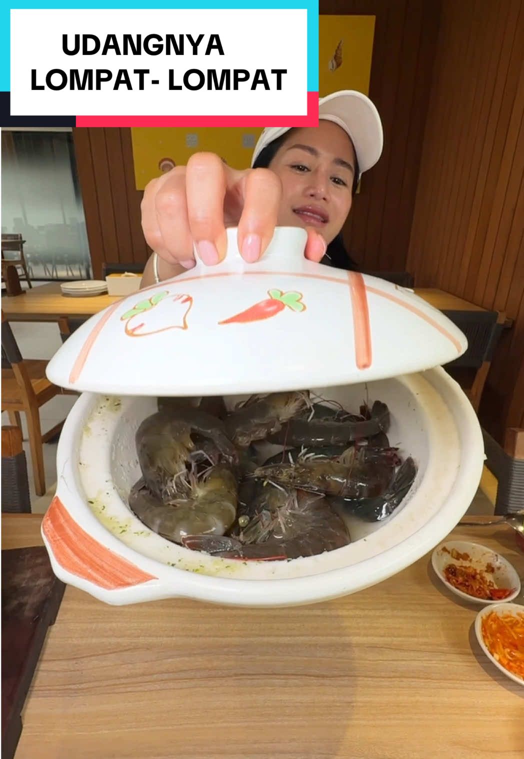 Dulu, waktu jadi TKW di Hongkong, Omay sering sekali makan Steam Ikan Kerapu sisa-an Majikanku, Alhamdulillah berkat kerja keras sekarang bisa makan bebas lepas semauku, semangat buat kalian semua ya #awurawuremplok #faridanurhan 