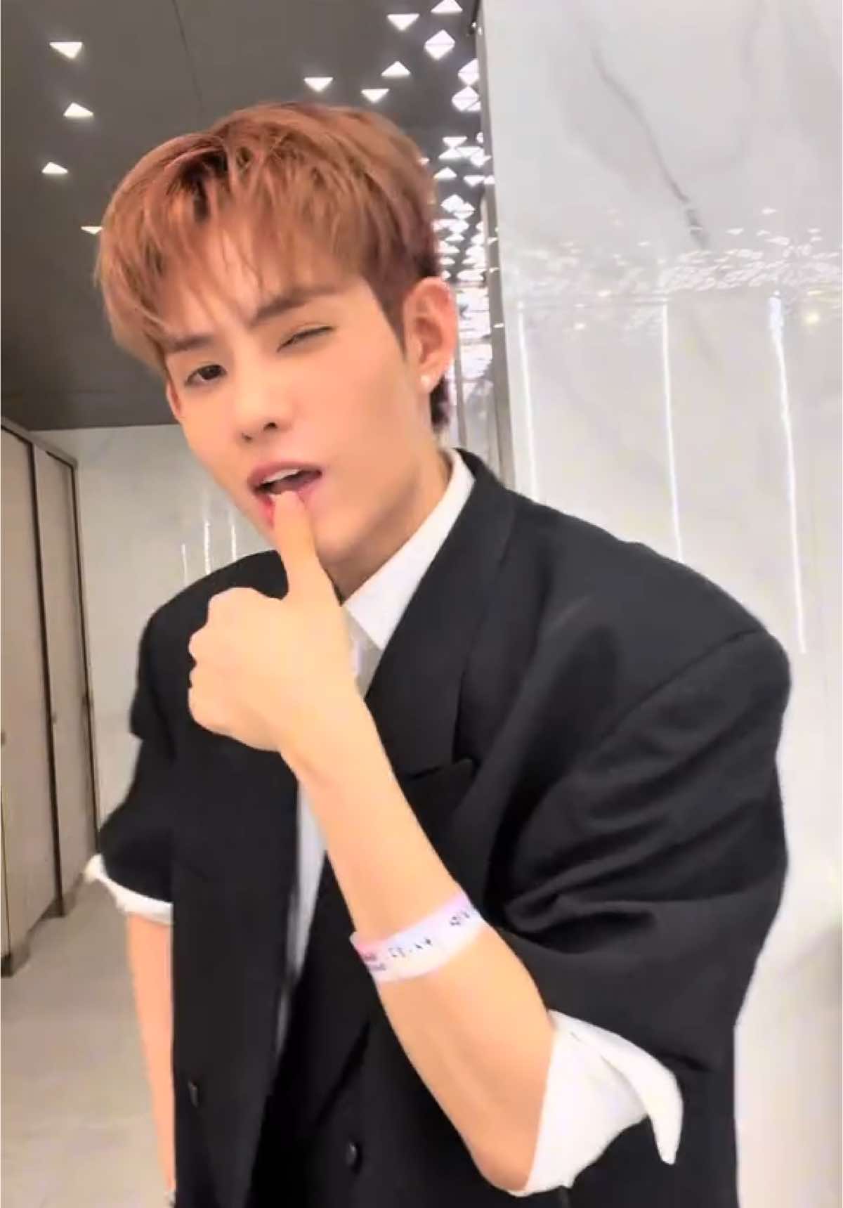 gotta take a tik tok at the tik tok awards 😸 #DillanHoangPhan 