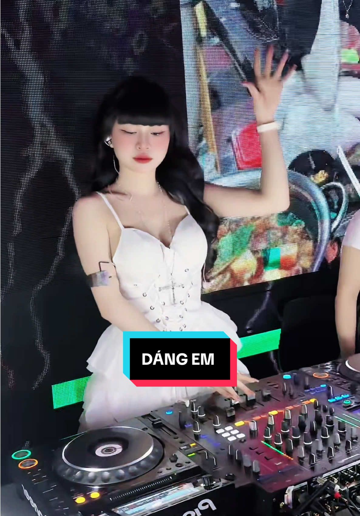 Dáng em 🫢#viralvideo #thinhhanhtiktok #xuhuong 