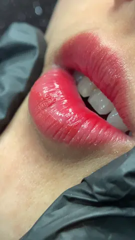 Kỹ thuật đậm lòng – tan viền giúp môi lên màu tự nhiên, không bị khung viền cứng 🌸 #phunxamtunhiennhatrang #khuthammoi #phunmoitunhien #foryou #xuhuongtiktok 