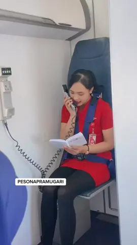 Pramugari wingsair sedang announcement setelah yake off!! #pramugaricantik #wingsair #lionairgroup 