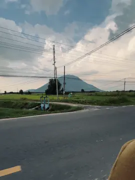 “anh sẽ không buồn vì tính tình em có khác…#nhactamtrang #nuibaden 