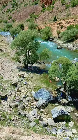 Özlediğim ölüler var ve yüzünü görmek istemediğim diriler...