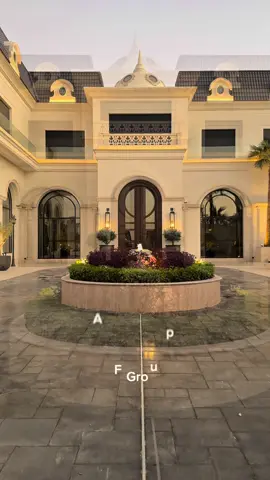 ⁨	أحد مشاريعنا للاندسكيب قصر في مدينة الرياض على الطراز الكلاسيكي وعلى مساحة ٥٠٠٠ م٢  تصميم وتنفيذ مجموعة AF ‪@afgroupsa‬    حرصنا في تصميم وتنفيذ اللاندسكيب على تحقيق انسجام كامل مع النمط المعماري الكلاسيكي، من خلال تناغم الألوان، وانتقاء المواد بعناية، واختيار الأشجار التي تعكس الطابع الكلاسيكي الأنيق للمكان #landscape #garden #gardening #trend 