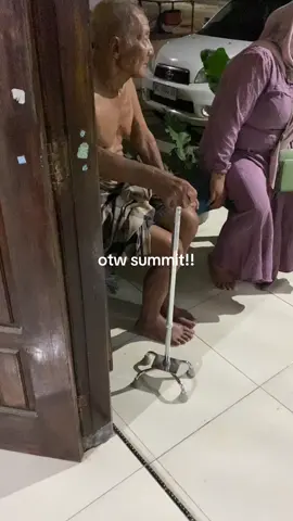 trackingpole udah redyy puncak menanti