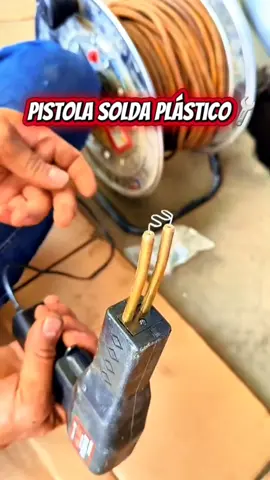 Não jogue fora o que dá pra consertar! Essa pistola de solda plástica salva qualquer para-choque 😱💪 #oficina #carros #ferramentas #soldaplastica #tiktokshop 