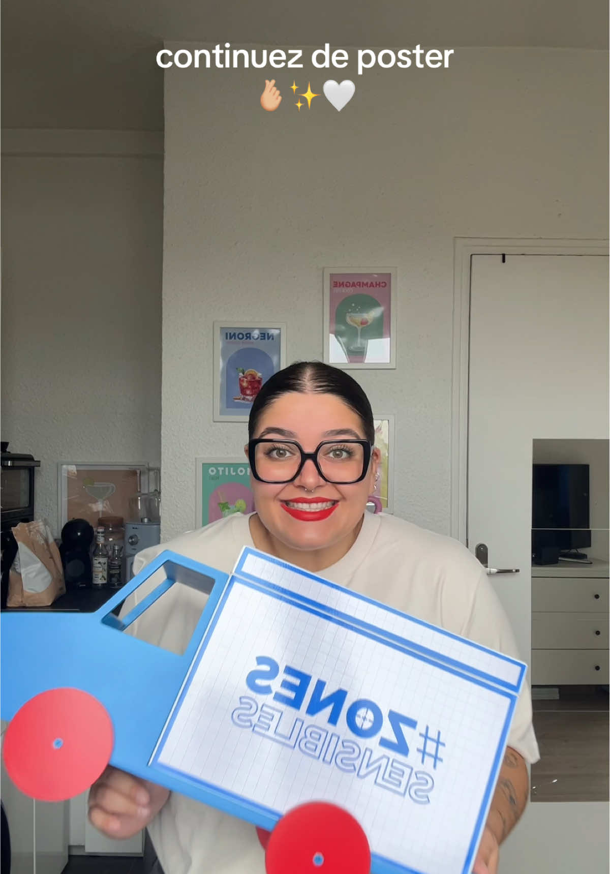 Merci à @Mixa France 💙 Continuez de poster mes stars ! On se retrouve avec une vidéo Unboxing !  Produit offert *  #manifestation #collab #poster #gifting 