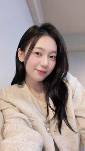 Mùa Thu  lạnh, môi em lại khô rồi #thuyvy #viral 