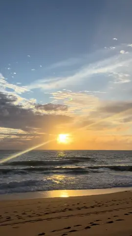 หลังเลิกงานนั่งดูพระอาทิตย์ตกสวยๆหายเหนื่อยเลย🥰#ฮิลใจ #ทะเล #ภูเก็ตเที่ยวไหนดี #หาดไม่ขาว #fyp 