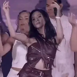 JISOO looks absolutely GORGEOUS EARTHQUAKE 🔥Day2 #JISOO #BLACKPINK_DEADLINE #DEADLINE_IN_KAOHSIUNG #DEADLINE 