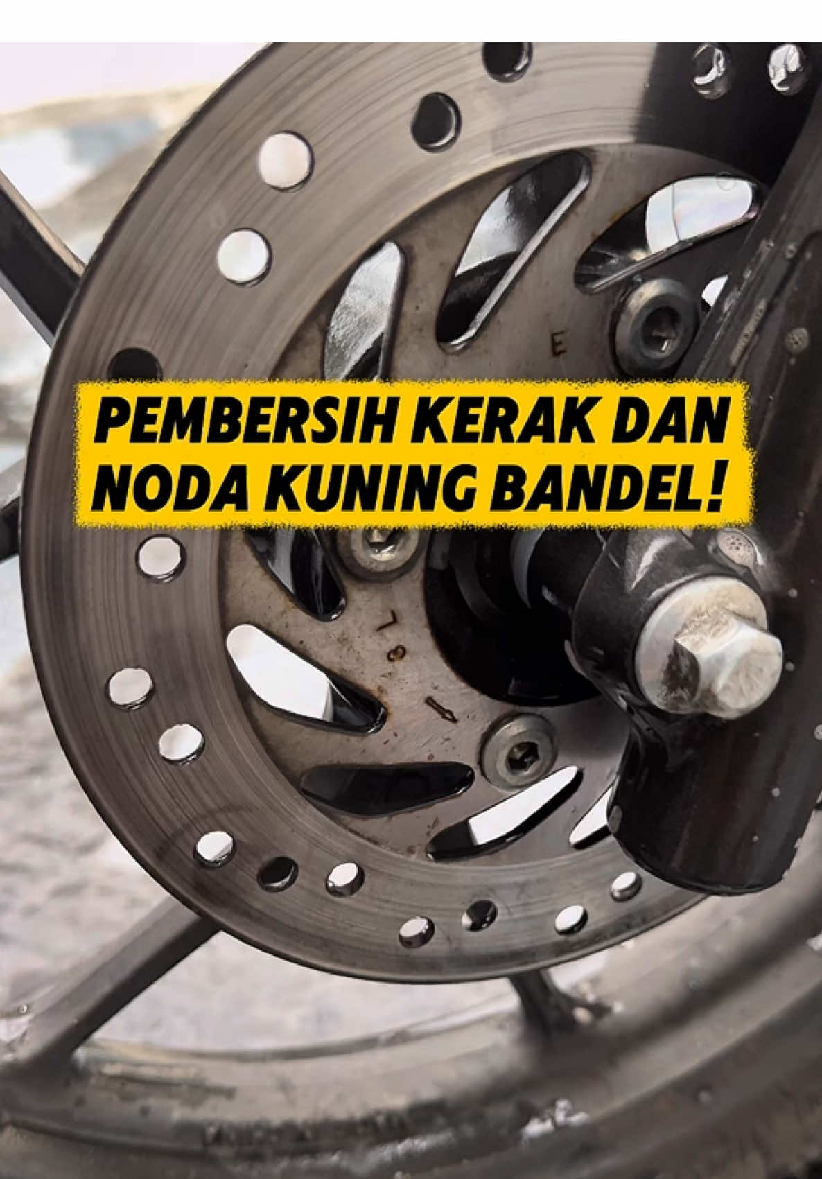 KUNING BANDEL DI PIRINGAN CAKRAM, LEHER KNALPOT, BLOK MESIN,KRENGKES, CVT MOTOR. PRODUK ENGINE DEGREASER TERLARIS BEST SELLER DENGAN HARGA TERMURAH. #enginedegreaser #pembersihkerak #penghilangkerak #produkviraltiktok #fyp 