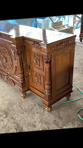 BUFET TV NUSANTARA                           Bufet tv nusantara ,panjang 2m,lebar 50cm,tinggi 80cm.                Bahan 100% full kayu jati tua,finishing natural glosh .                   Area p.jawa,bali&jabodetabek COD GRATIS ONGKIR.                             #fyp #mebeljepara #mebelmurah #kursijati #furnitureonline 