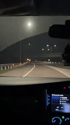 kok gni lampu tol nya, serem njir, mana semua lgi yang mati nyala