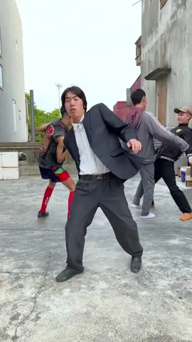 đi đám cưới nhảy điệu này , ra cổng có bị hỏi thăm sức khoẻ không vậy mọi người 😂