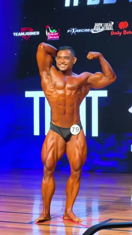 I made ari striking his individual pose on the classic physique division!! What a powerful definition 🔥 #Evolene #EvoleneOfficial #EIC #BornLocalRiseGlobal #GlobalClassicMalaysia2025 
